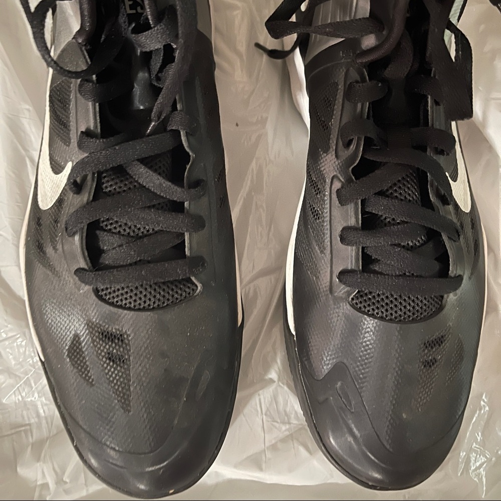 Mens Nike Air Max Size 11. Black/White.  Worn once.  Excellent Condition!